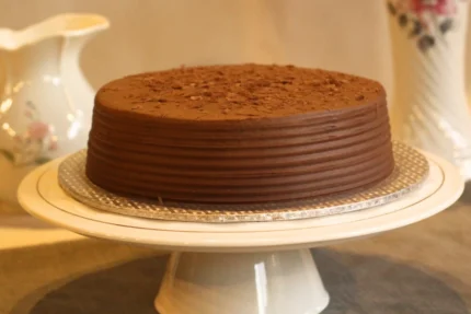 SEND BAKERS STREET CAKE
