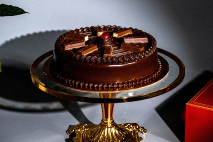 SEND KITKAT CHOCOLATE CAKE